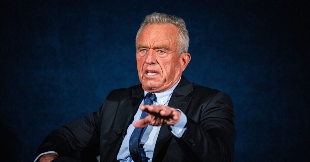 RFK Jr. reuniu um painel sobre autismo com manivelas e teóricos da conspiração