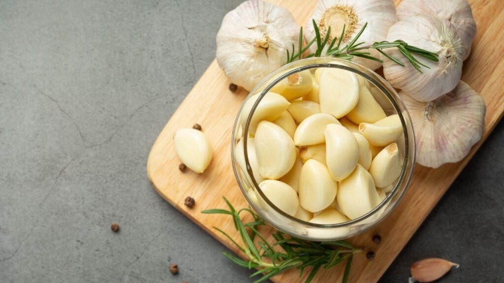 Seu alho sempre queima? O problema pode não ser a panela