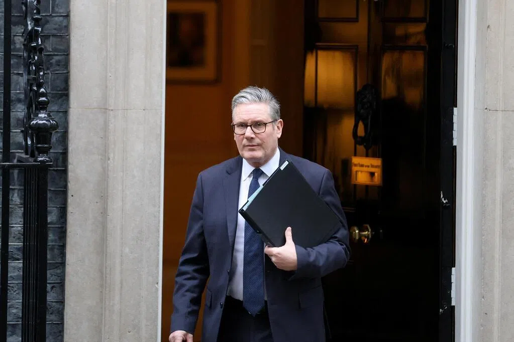 Primeiro-ministro britânico ordena investigação urgente sobre ligações do ex-embaixador com Epstein