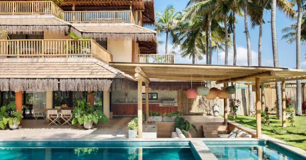 Casa de praia rústica no Ceará tem piso de porcelanato que lembra pedra