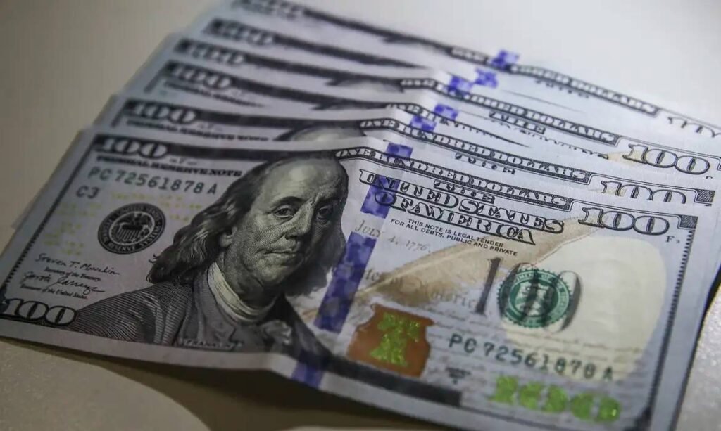 Dólar hoje cai a R$ 5,21, segue exterior em dia positivo para ativos de risco