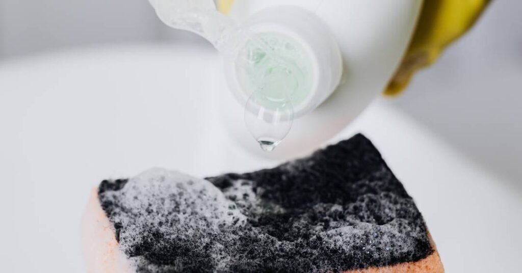 Água Sanitária: guia completo para uso seguro, desinfecção eficaz e prevenção de riscos