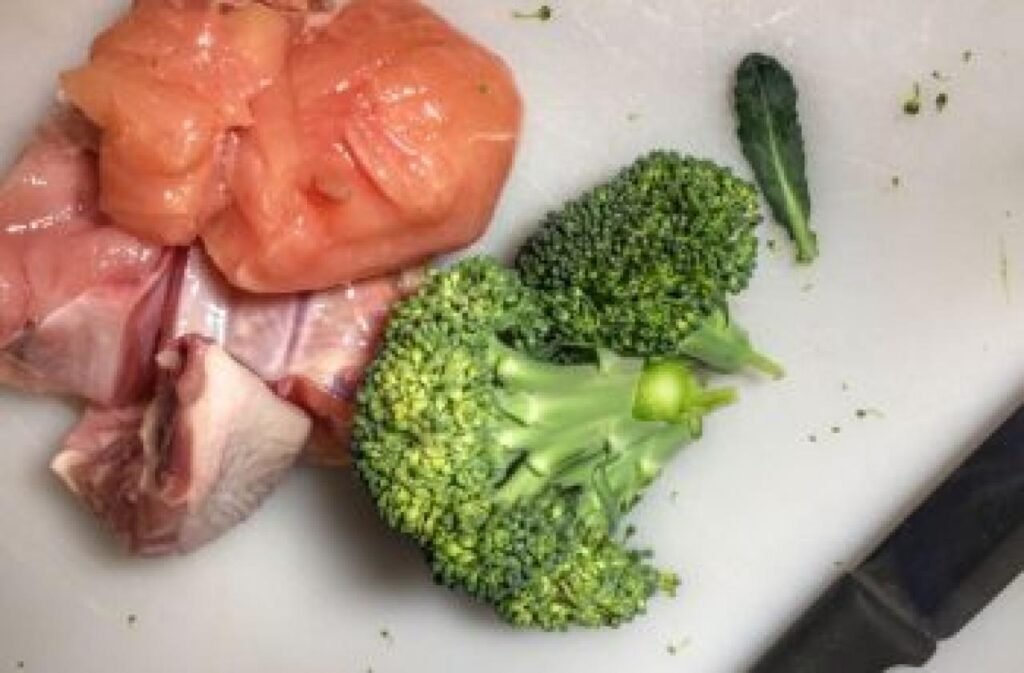 Limpeza da cozinha após preparar carnes: veja 5 cuidados essenciais