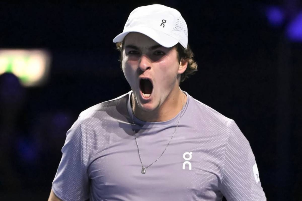 João Fonseca vence Thiago Monteiro e avança no Rio Open