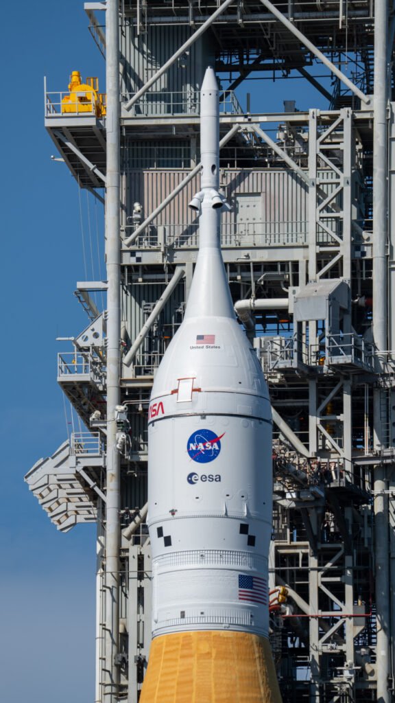 Nave espacial Orion da NASA na plataforma de lançamento