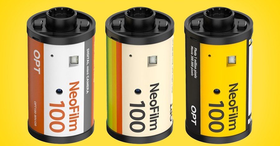 Há uma pequena câmera digital dentro desses rolos de filme retrô de 35 mm