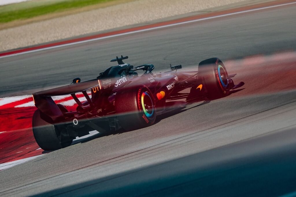 Pilotos da McLaren fazem alerta sobre carro de 2026