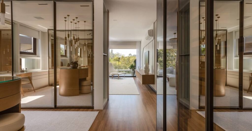 Tendência: como utilizar o vidro reflecta para criar espaços mais iluminados e modernos