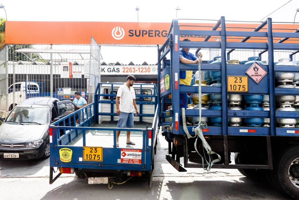 Governo vai adotar medidas contra alta do gás de cozinha - 31/03/2026 - Economia