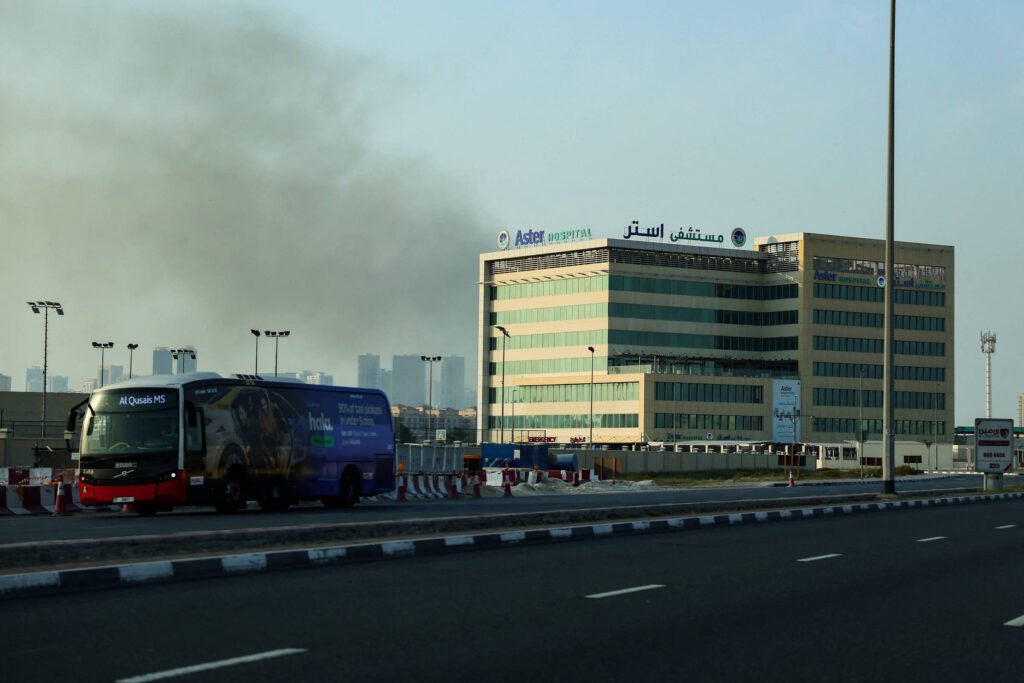 Empresas do golfo Pérsico sofrem com ataques do Irã - 01/03/2026 - Economia