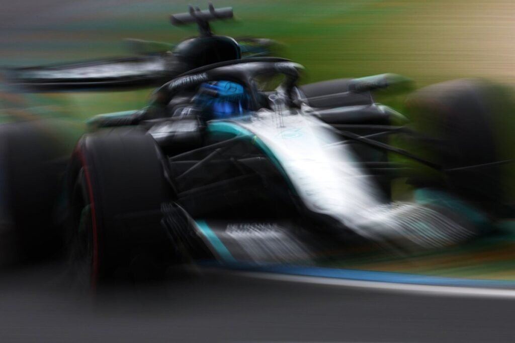 Russell pole na Austrália, Bortoleto 10º, Verstappen bate