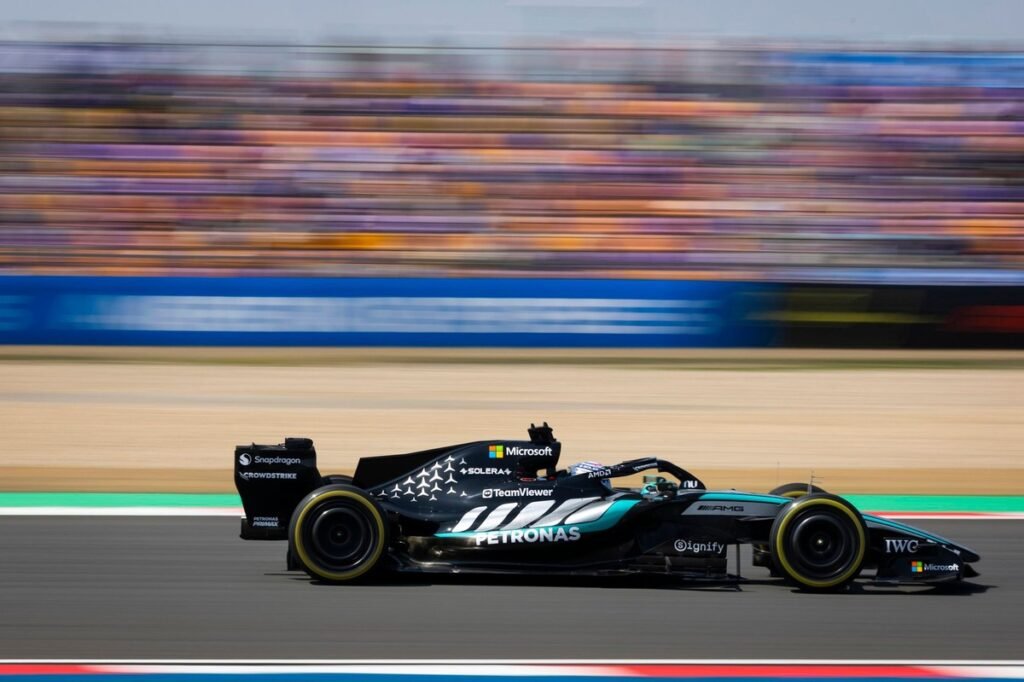 Russell faz a pole sprint do GP da China; Bortoleto é 14º