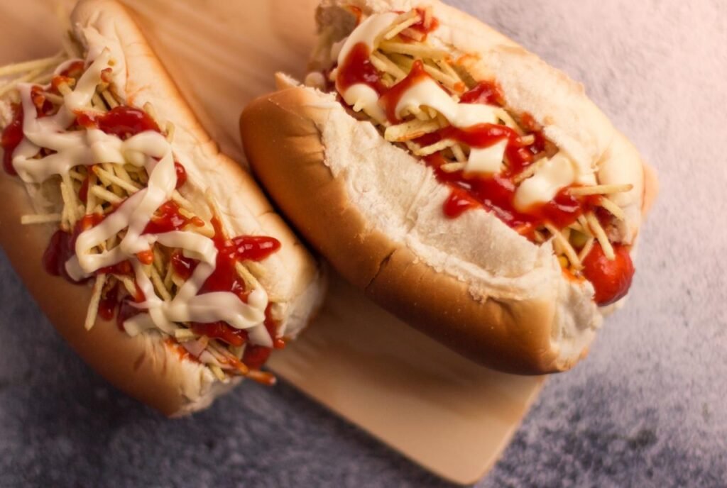 Sobrou pão? Faça esse mexido de cachorro-quente em 15 minutos