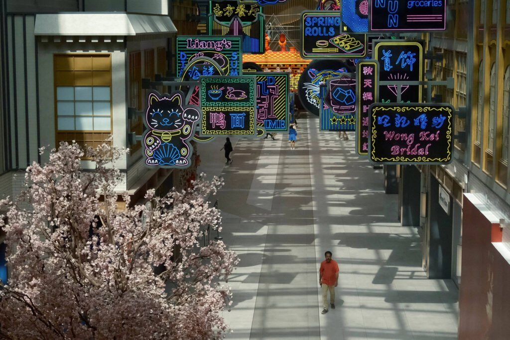 Guerra esvazia shoppings de luxo em Dubai - 25/03/2026 - Economia