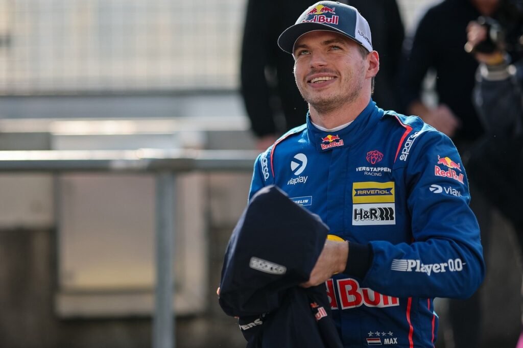 Verstappen testa carro da Super GT no Japão