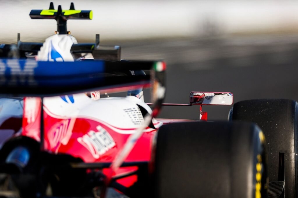 Por que a Ferrari não está usando asa 'Macarena' no Japão