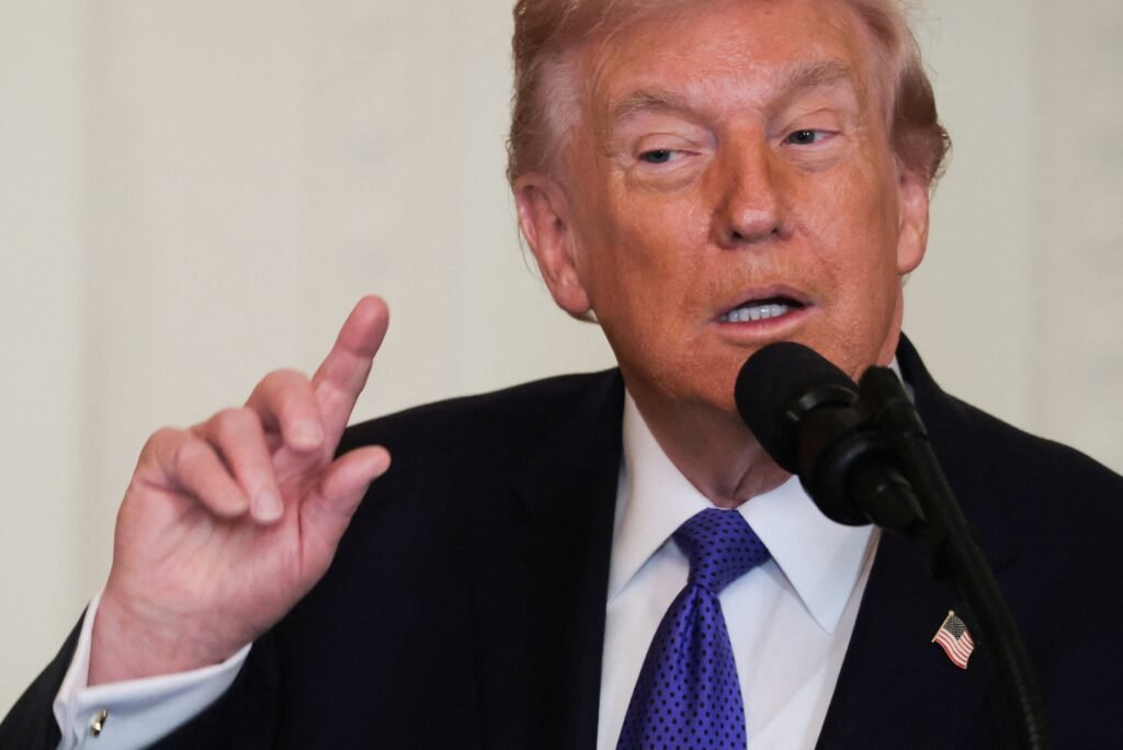 Trump desafia Irã e diz que EUA vão escoltar navios no Estreito de Ormuz 'se necessário'