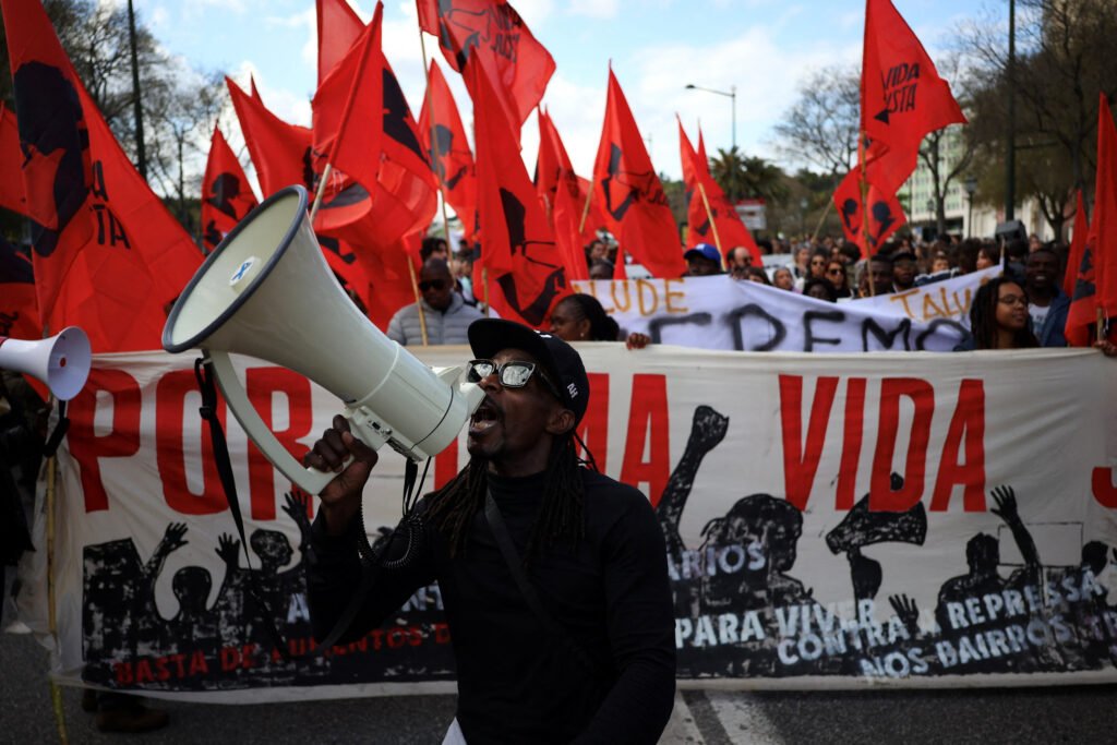 Crise em moradia em Portugal leva manifestantes às ruas em Lisboa e mais 15 cidades