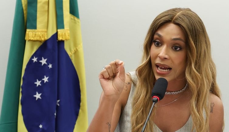 Deputados pedem cassação de Fabiana Bolsonaro por blackface na Alesp