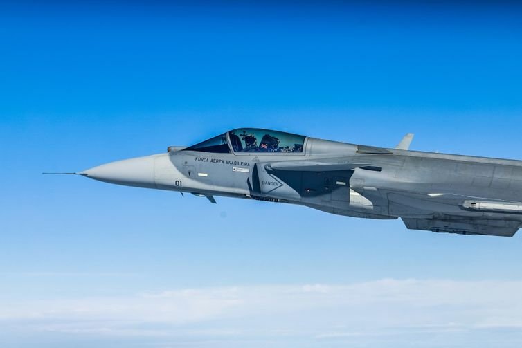 Lula batiza primeiro caça Gripen produzido no Brasil