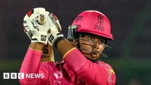 Vaibhav Suryavanshi: O indiano de 15 anos que o críquete não pode mais ignorar