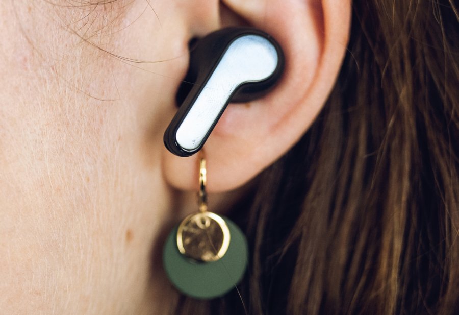 Todos os fones de ouvido analisados no mercado da Europa Central contêm produtos químicos que desregulam os hormônios