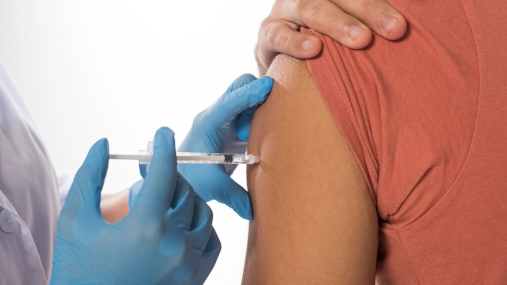 Vacina do HPV também ajuda a prevenir câncer em homens
