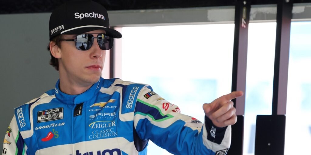 Insider da NASCAR responde se a retribuição está chegando para Carson Hocevar enquanto ele consolida o status de 'furacão'