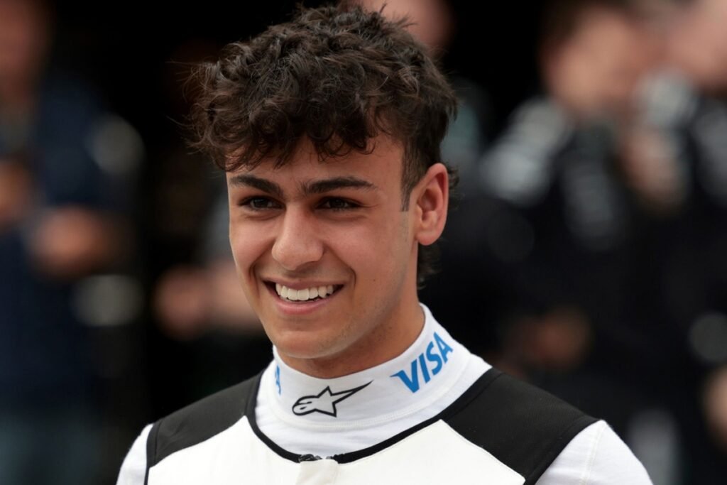 Lindblad se torna o terceiro piloto mais jovem a pontuar na F1