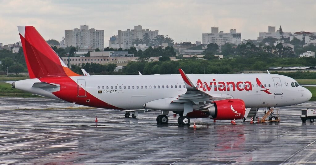 Avianca libera sanduíche, água e café sem custo em voos entre Brasil e Colômbia