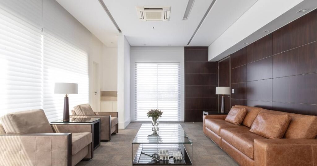 Couro da decoração: arquiteta compartilha inspirações e dicas de aplicação