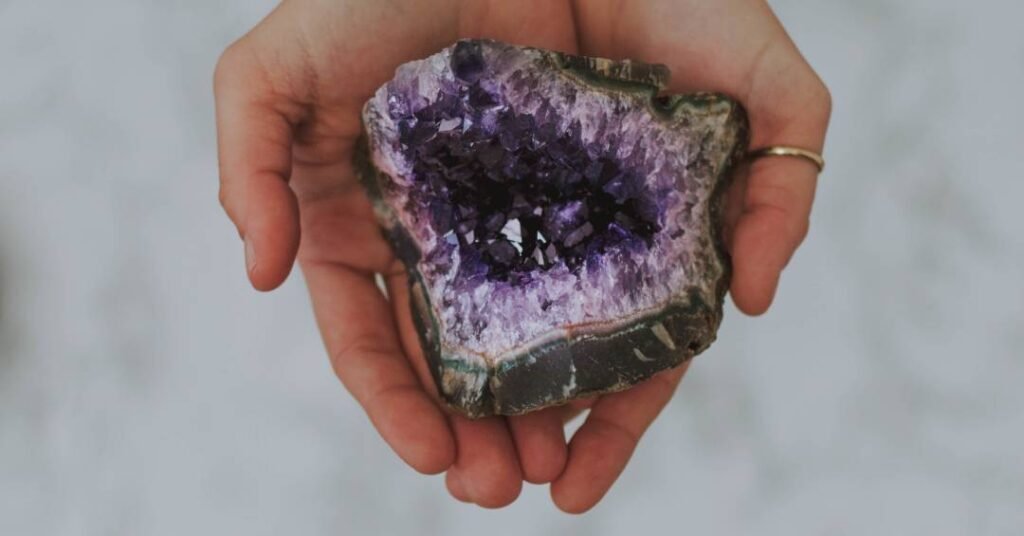 Cristais para se proteger da energia negativa e atrair prosperidade no outono