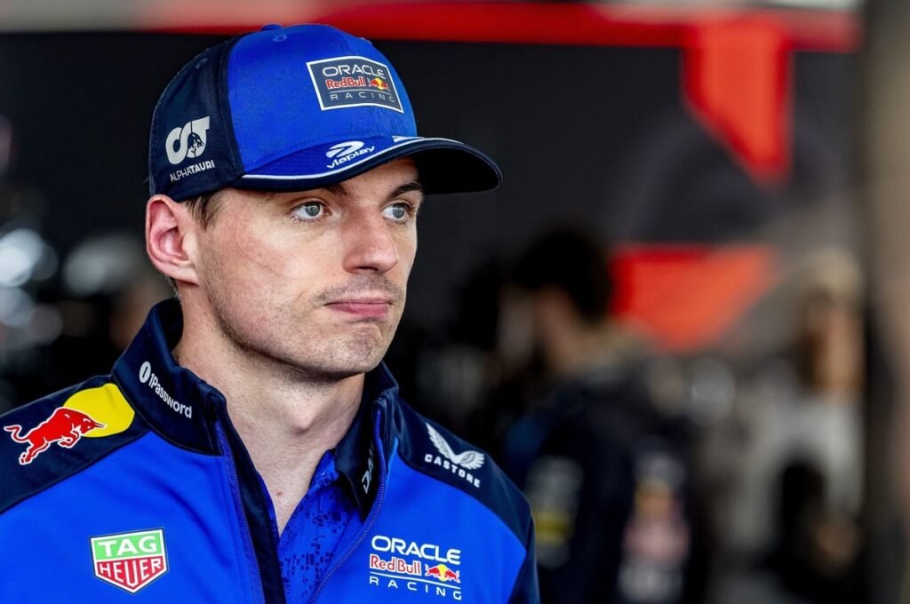 "Parar de falar e pilotar"