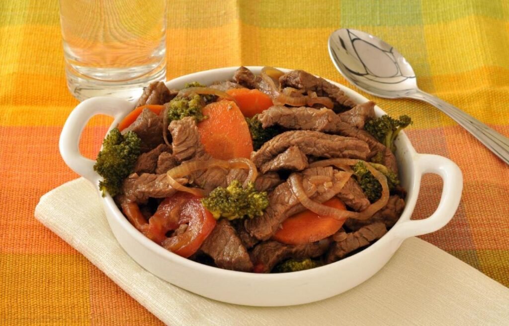 Carne dura na frigideira? Veja os erros que muita gente comete