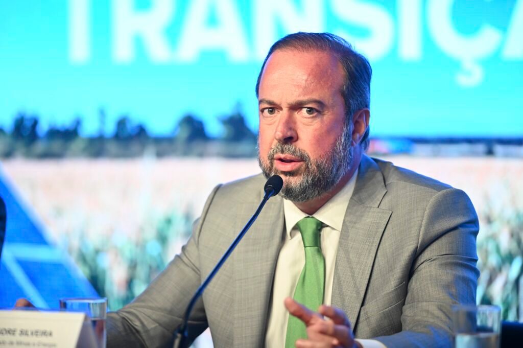 Crise no Oriente Médio: Silveira diz que governo avalia necessidade de medidas para conter alta do petróleo