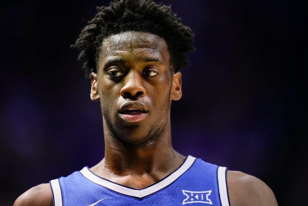 Quando a estrela da BYU declarará que está se tornando profissional?