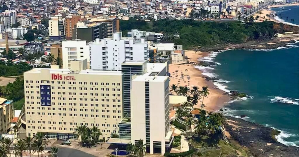 Bom demais! Hotel Ibis em Copacabana ou Salvador a partir de apenas R$ 247 a diária
