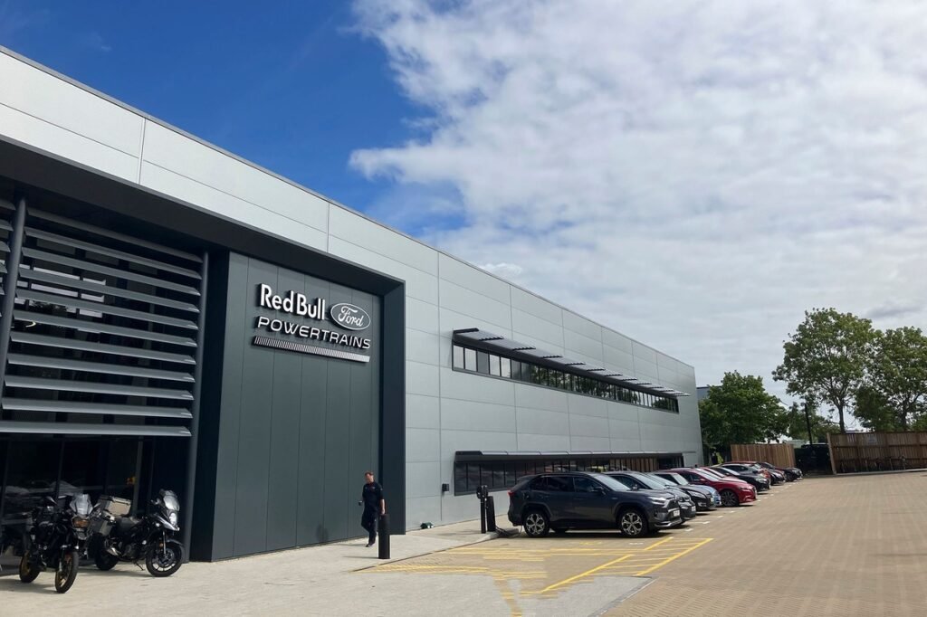 Qual é a história de altos e baixos da Ford na F1?