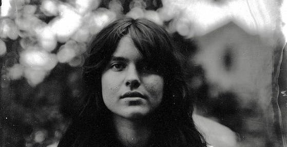 Músico folk Murphy Campbell alvo de falsificações de IA e trolls de direitos autorais