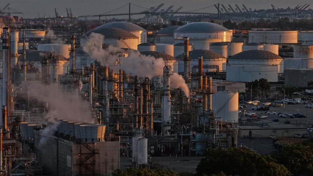 Preços do petróleo caem abaixo de US$ 95 depois que Trump concorda com cessar-fogo com o Irã