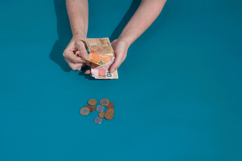 Datafolha: 45% dos brasileiros buscam renda alternativa - 26/04/2026 - Economia