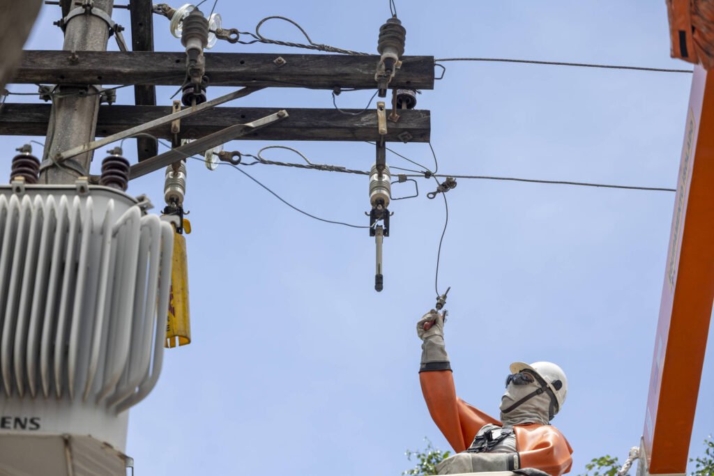 Aneel aprova reajuste na conta de luz para nove estados - 22/04/2026 - Economia