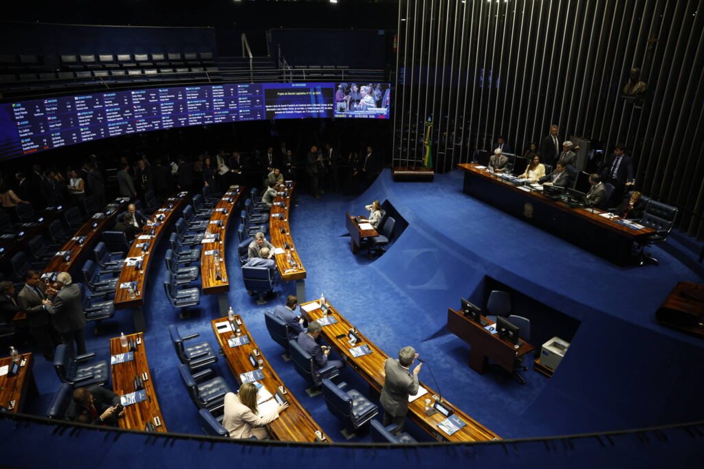 Senado aprova MP do seguro-defeso com teto de R$ 7,9 bilhões - 08/04/2026 - Economia