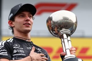 Antonelli visita rancho de Rossi com estrelas da MotoGP