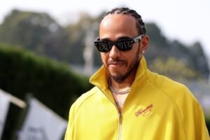 Hamilton faz drift com Kim Kardashian no Japão