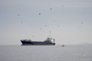 Petróleo deve subir com fracasso do acordo entre EUA e Irã - 12/04/2026 - Economia