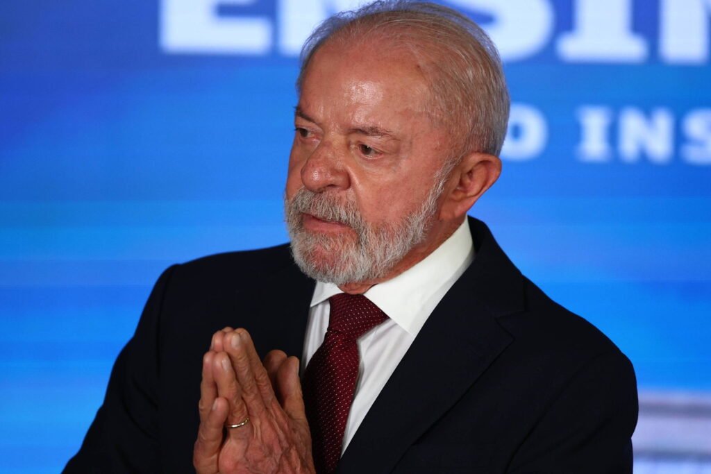 Lula anuncia mais R$ 20 bi para habitação em ano eleitoral - 15/04/2026 - Economia