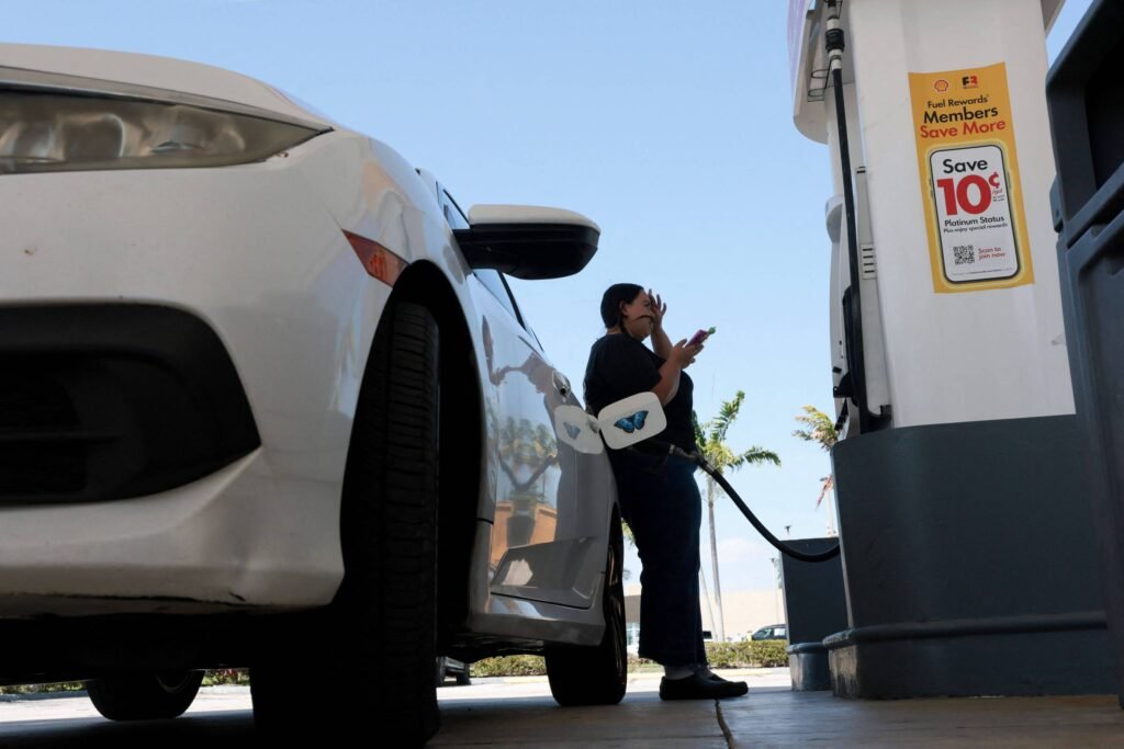 Guerra no Irã: motoristas dos EUA compram menos gasolina - 26/04/2026 - Economia