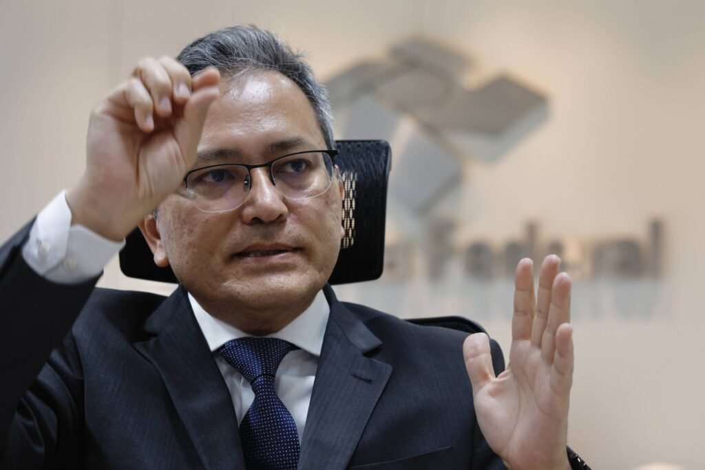 Receita mira setor de cigarros e notifica 13 devedoras - 27/04/2026 - Economia