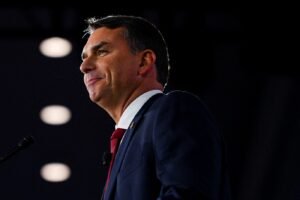 Lula abriu Brasil “como se fosse uma colônia chinesa”, diz Flávio ao Financial Times